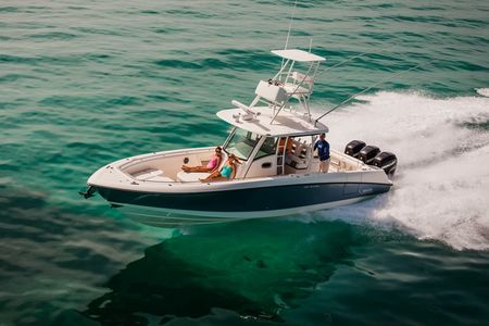 Boston Whaler 350 Outrage