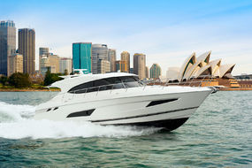 Riviera 5400 Sport Yacht