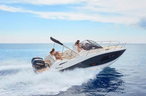 Quicksilver Activ 875 Sundeck